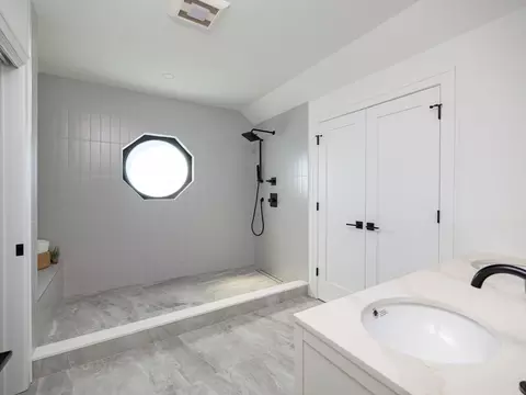 Bath - 123 Nokomis Rd, Hingham, MA 02043 photo 3 of 4