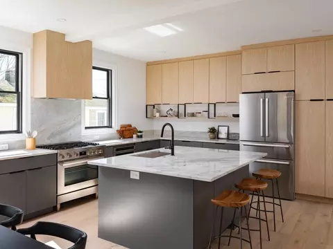 Kitchen - 123 Nokomis Rd, Hingham, MA 02043 photo 2 of 4