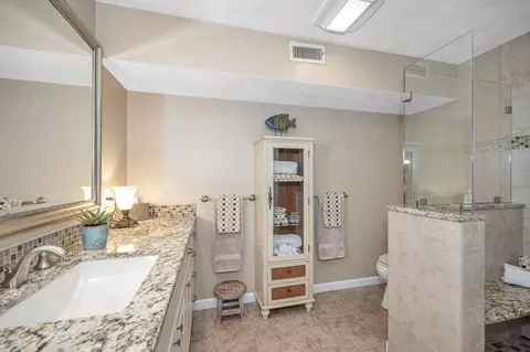 Bath - 18 Carnation Cir #C, Reading, MA 01867 photo 2 of 4
