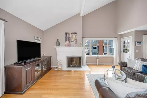 Living - 18 Carnation Cir #C, Reading, MA 01867 photo 4 of 4