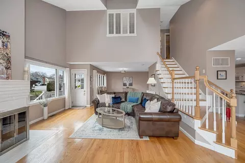 Living - 18 Carnation Cir #C, Reading, MA 01867 photo 2 of 4