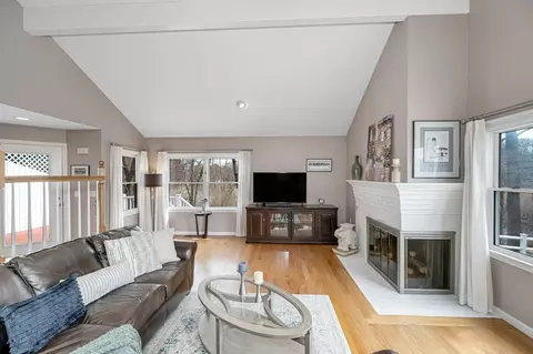Living - 18 Carnation Cir #C, Reading, MA 01867 photo 3 of 4