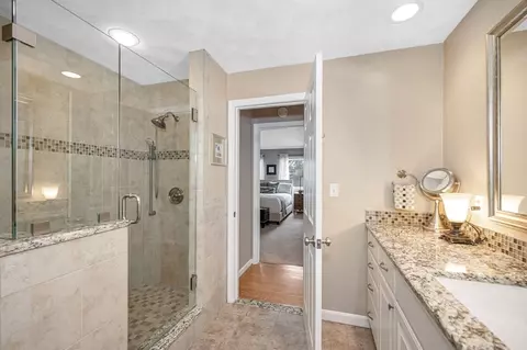 Bath - 18 Carnation Cir #C, Reading, MA 01867 photo 1 of 4