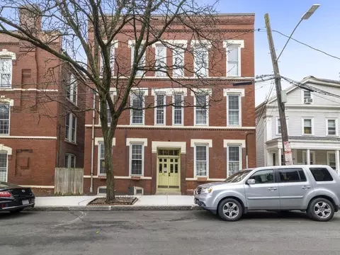 33 Chestnut St #2, Chelsea, MA 02150