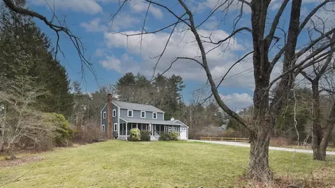 31 Carver St, Halifax, MA 02338