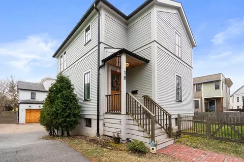 18 Bellis Cir #18, Cambridge, MA 02140