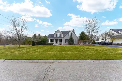21 Lowe Meadow Ln, North Attleboro, MA 02760