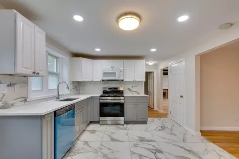 Kitchen - 29 Walnut Knls, Canton, MA 02021 photo 1 of 3