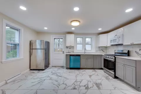 Kitchen - 29 Walnut Knls, Canton, MA 02021 photo 2 of 3