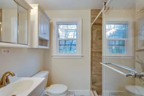 Bath - 29 Walnut Knls, Canton, MA 02021 photo 1 of 2