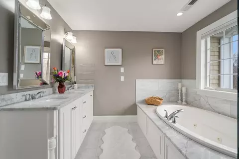 Bath - 175 Schoolmasters Ln, Dedham, MA 02026 photo 2 of 6