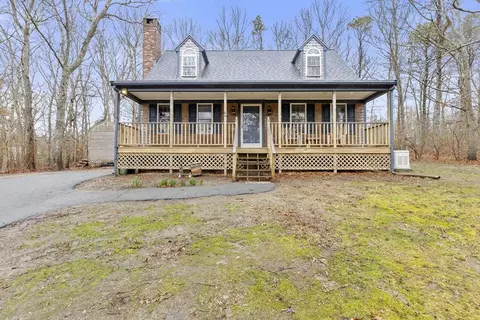 86 Snake Pond Rd, Sandwich, MA 02644