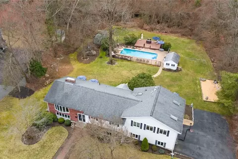 3 Winchester Dr, Lynnfield, MA 01940