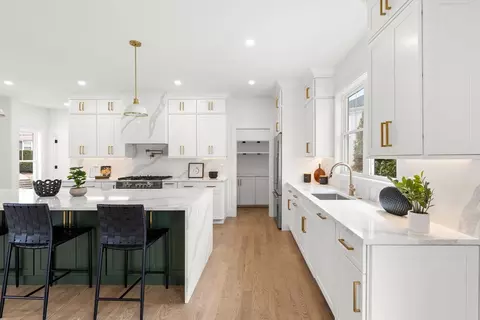 Kitchen - 25 Sachem Rd, Needham, MA 02494 photo 4 of 8