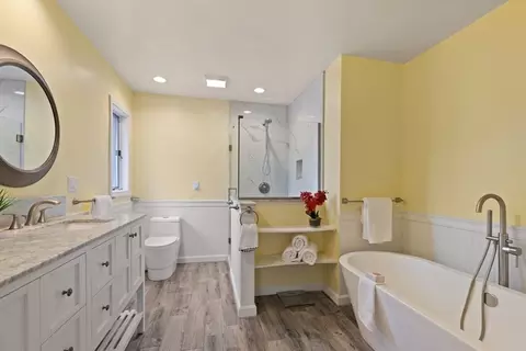 Bath - 11 Devonshire Rd, Middleton, MA 01949 photo 2 of 3