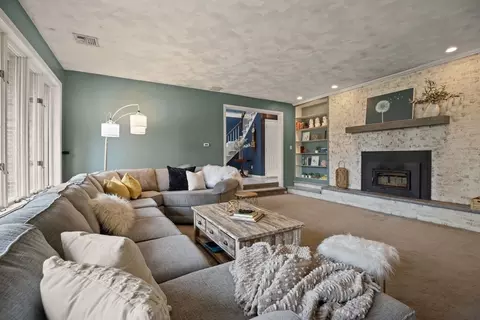 Living - 11 Devonshire Rd, Middleton, MA 01949 photo 2 of 4
