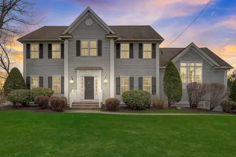 9 Rock Odundee Rd, Andover, MA 01810