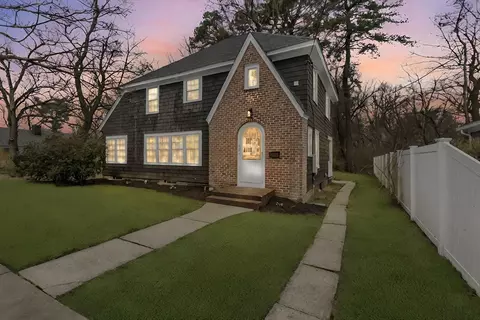 130 Manchester Ter, Springfield, MA 01108