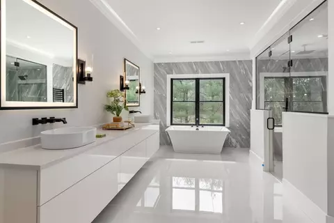 Bath - 211 Stratford Rd, Needham, MA 02492 photo 2 of 5