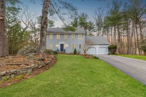 10 Alexsandria Dr, Medway, MA 02053