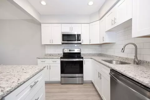 Kitchen - 503 Tuckers Ln #503, Hingham, MA 02043 photo 4 of 4