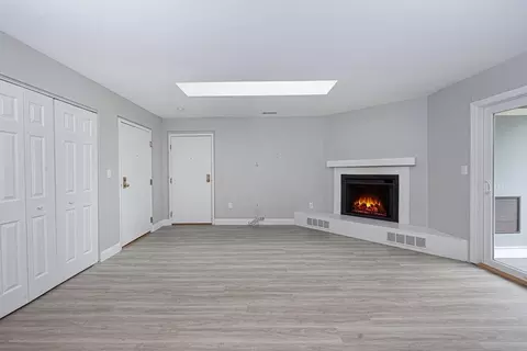 Living - 503 Tuckers Ln #503, Hingham, MA 02043 photo 2 of 3