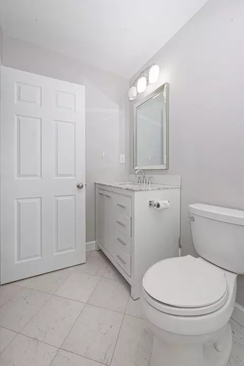 Bath - 503 Tuckers Ln #503, Hingham, MA 02043 photo 2 of 3