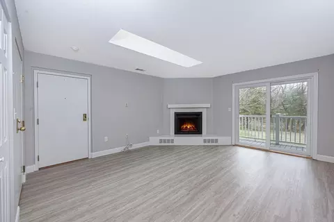 Living - 503 Tuckers Ln #503, Hingham, MA 02043 photo 3 of 3