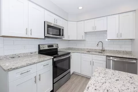 Kitchen - 503 Tuckers Ln #503, Hingham, MA 02043 photo 2 of 4