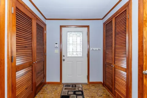 Entry Way - 25 Ruthellen Rd, Framingham, MA 01701 photo 1 of 1