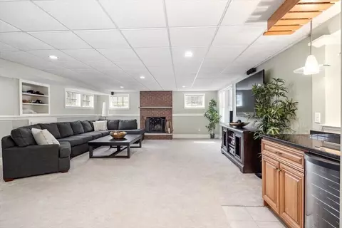 Living - 26 Old Barn Rd, Hanover, MA 02339 photo 4 of 5