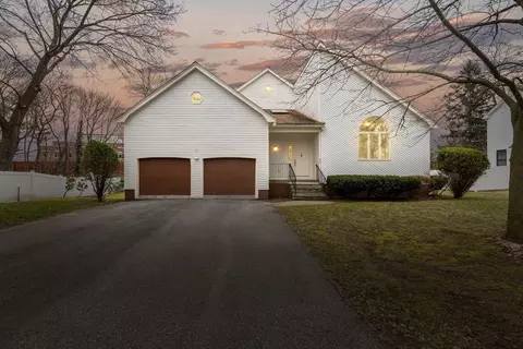 28 Lantern Ln, Wellesley, MA 02481