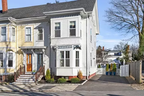 25 Otis Pl, Newburyport, MA 01950