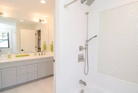 Bath - 62 Dawson Dr, Needham, MA 02492 photo 4 of 6