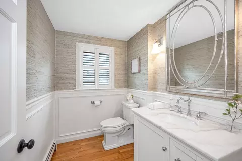 Bath - 29 Riverside Dr, Reading, MA 01867 photo 2 of 4