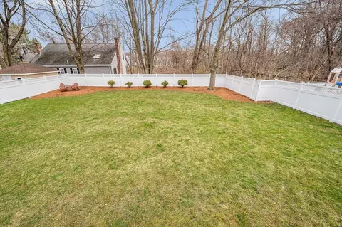Exterior - 29 Riverside Dr, Reading, MA 01867 photo 5 of 7