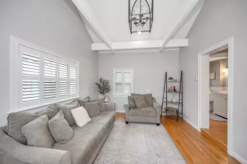 Living - 29 Riverside Dr, Reading, MA 01867 photo 7 of 10