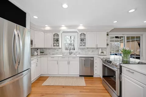Kitchen - 29 Riverside Dr, Reading, MA 01867 photo 3 of 3