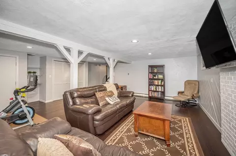 Living - 29 Riverside Dr, Reading, MA 01867 photo 8 of 10