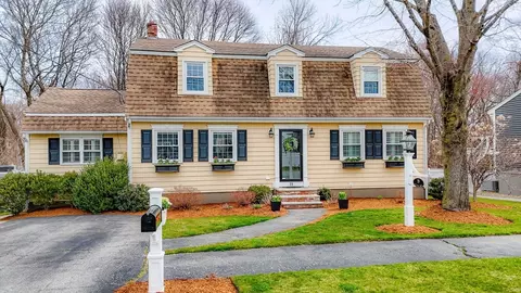 29 Riverside Dr, Reading, MA 01867