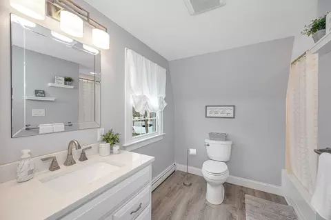 Bath - 29 Riverside Dr, Reading, MA 01867 photo 4 of 4