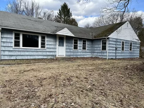 173 West St, Douglas, MA 01516