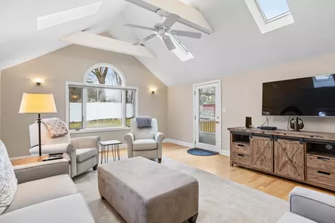 23 Anthony Rd, Bedford, MA 01730
