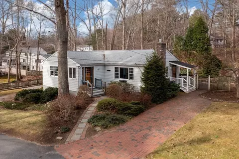 Exterior - 175 Echo Cove Rd, Hamilton, MA 01982 photo 2 of 9