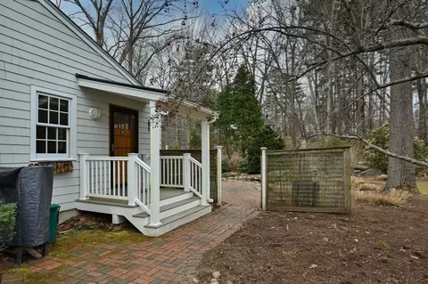 Exterior - 175 Echo Cove Rd, Hamilton, MA 01982 photo 6 of 9