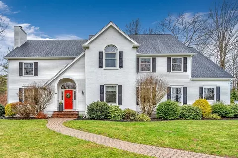 83 Main St, Southborough, MA 01772