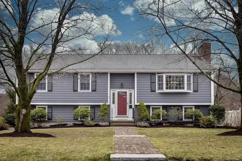 3 Swanson Rd, Framingham, MA 01701