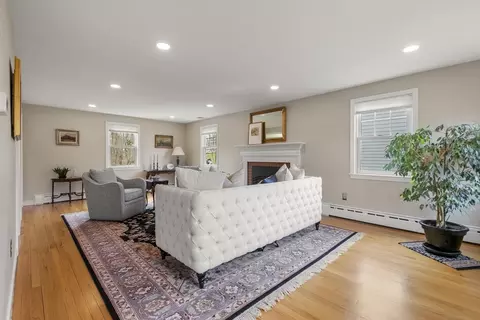 Living - 31 Melbourne Ave, Reading, MA 01867 photo 1 of 5