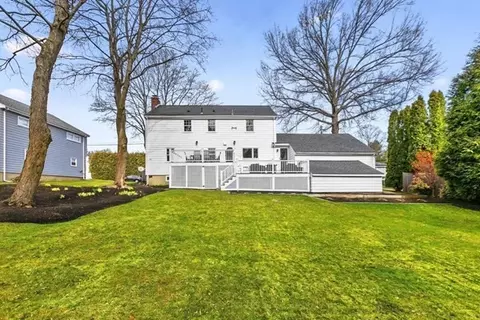 Exterior - 31 Melbourne Ave, Reading, MA 01867 photo 9 of 11