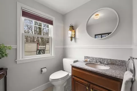 Bath - 31 Melbourne Ave, Reading, MA 01867 photo 1 of 4